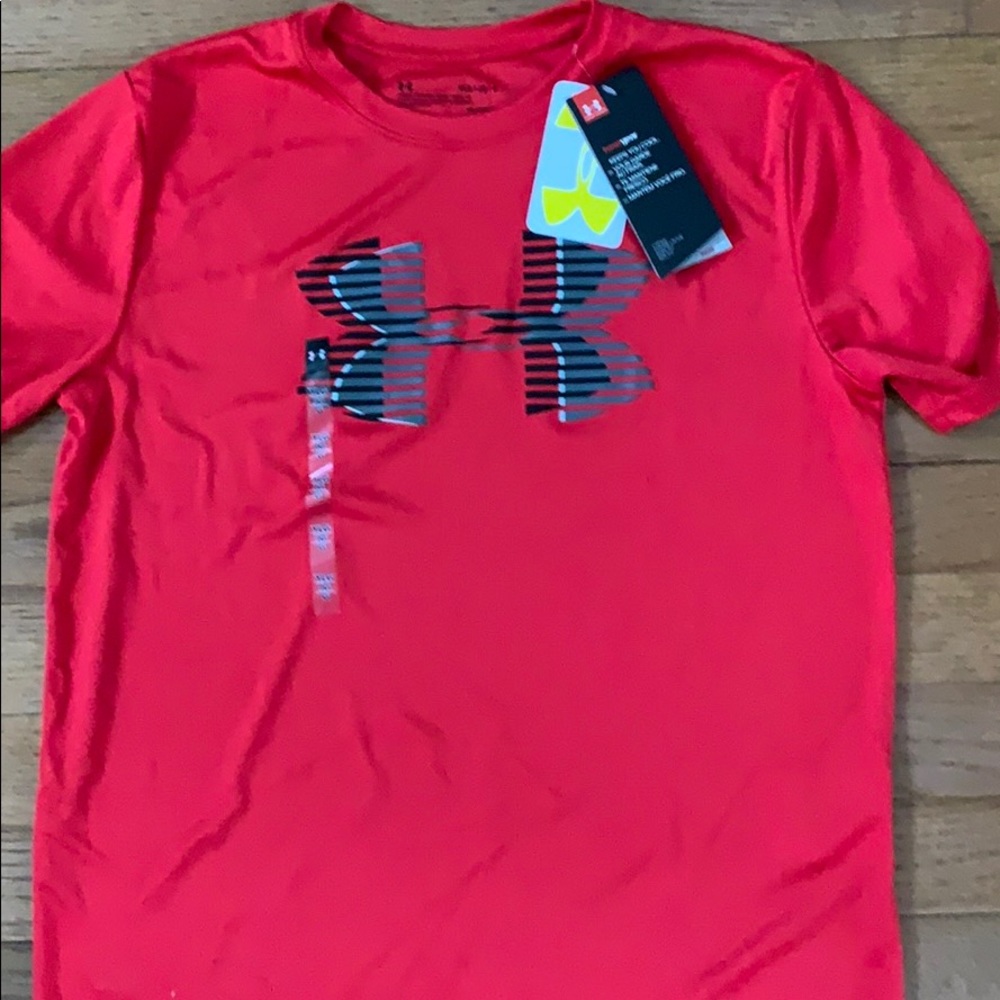MAKE ME AN OFFER! Red Under Amour shirt NWT